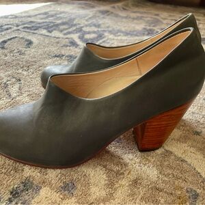 Nisolo Austin Bootie - Black Leather Heels with Wooden Block Heel